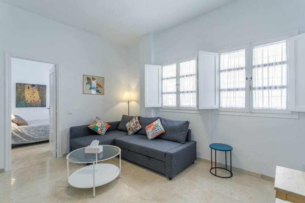 Santa Cruz Parking Incluido Apartment เซบีญา ภายนอก รูปภาพ